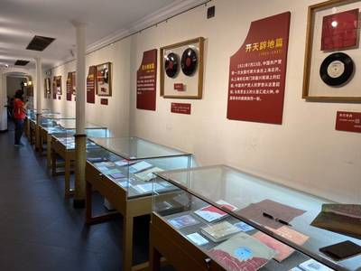 用嘹亮歌聲祝福百年 徐匯舉行慶祝中國(guó)共產(chǎn)黨成立100周年音畫(huà)展